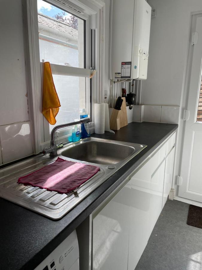 Cozy 3 Bedrooms Home Off Mill Road Sleep CBG Dış mekan fotoğraf